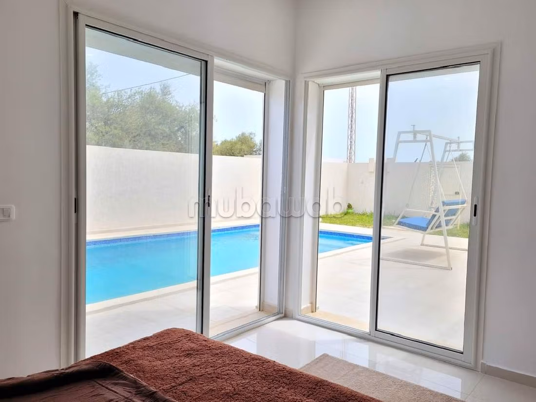 فيلا فاخرة للبيع ب جربة. 5 قطع كبيرة. مفروشة. 