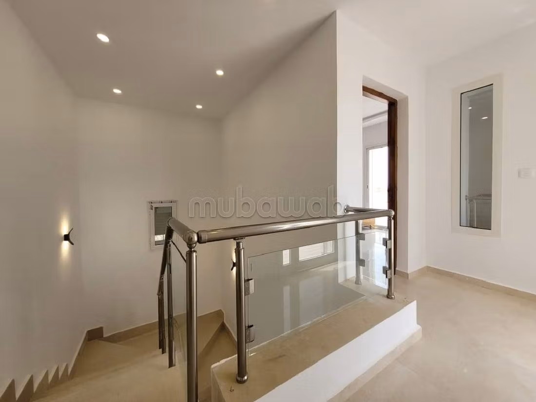 فيلا فاخرة للبيع ب جربة. 5 قطع كبيرة. مفروشة. 