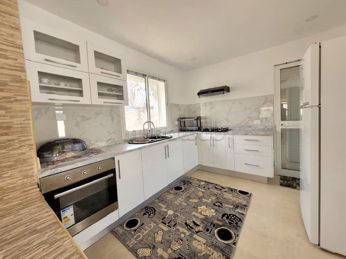 فيلا فاخرة للبيع ب جربة. 5 قطع كبيرة. مفروشة. 