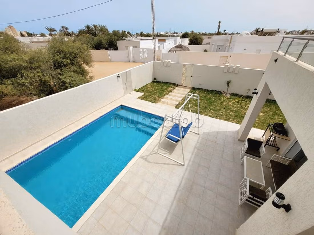 فيلا فاخرة للبيع ب جربة. 5 قطع كبيرة. مفروشة. 