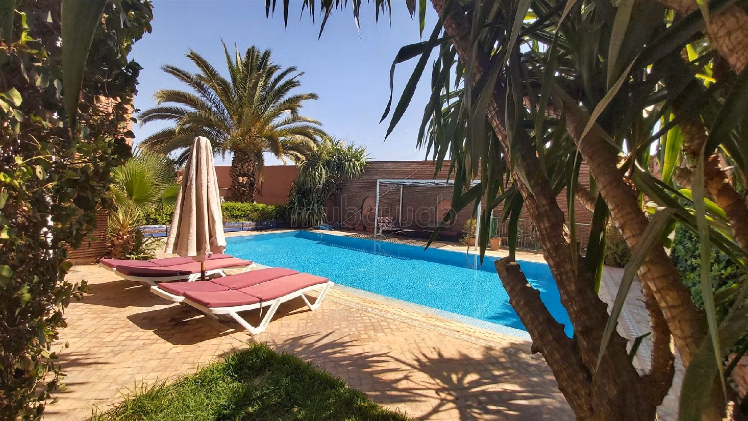 SOFIA / près du QUICK / pas de VIS A VIS