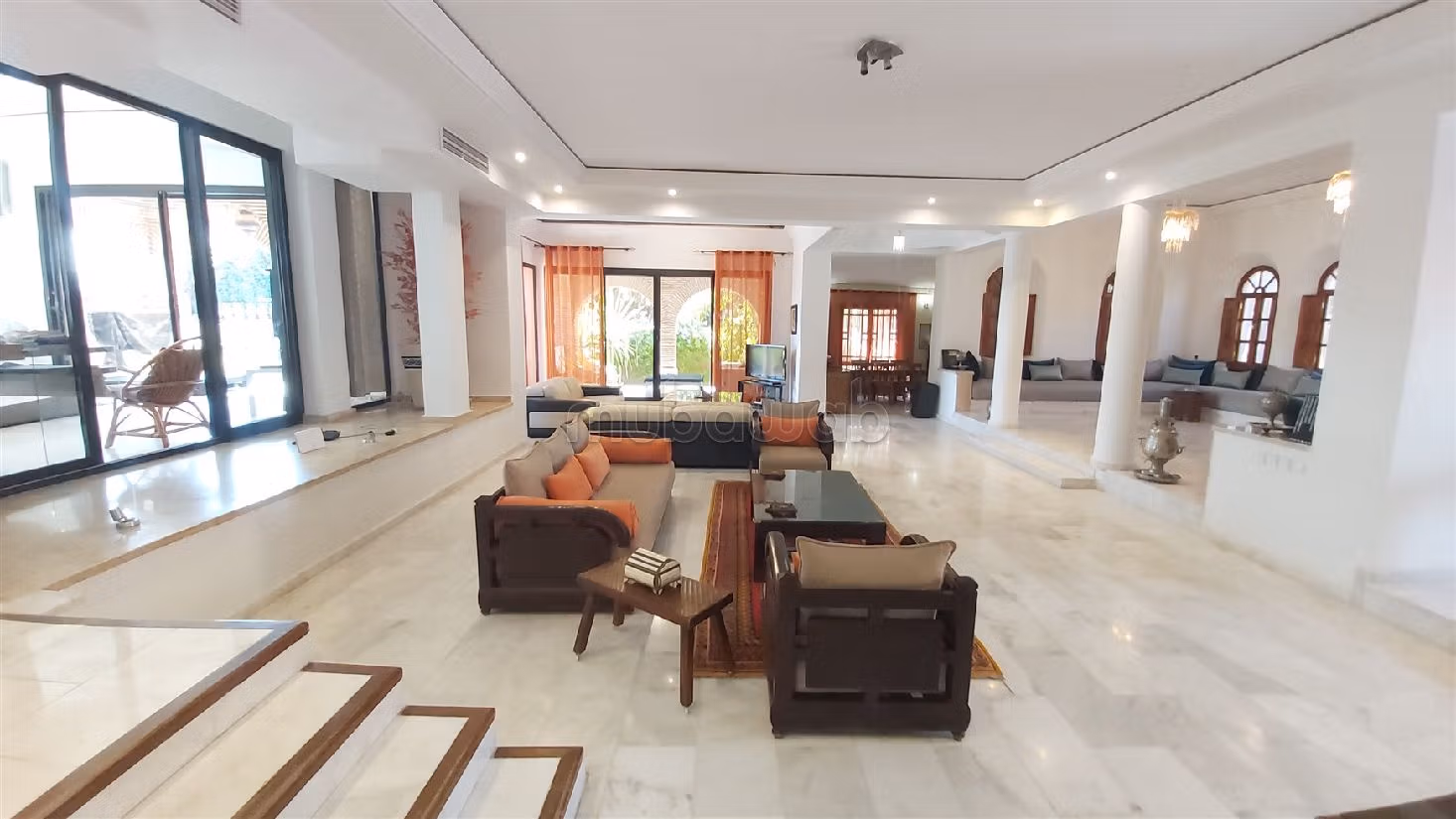 SOFIA / près du QUICK / pas de VIS A VIS