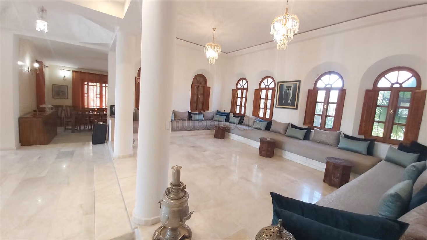 SOFIA / près du QUICK / pas de VIS A VIS