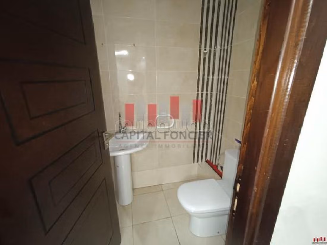 Kantoorruimte beschikbaar. Totale oppervlakte 52 m². 