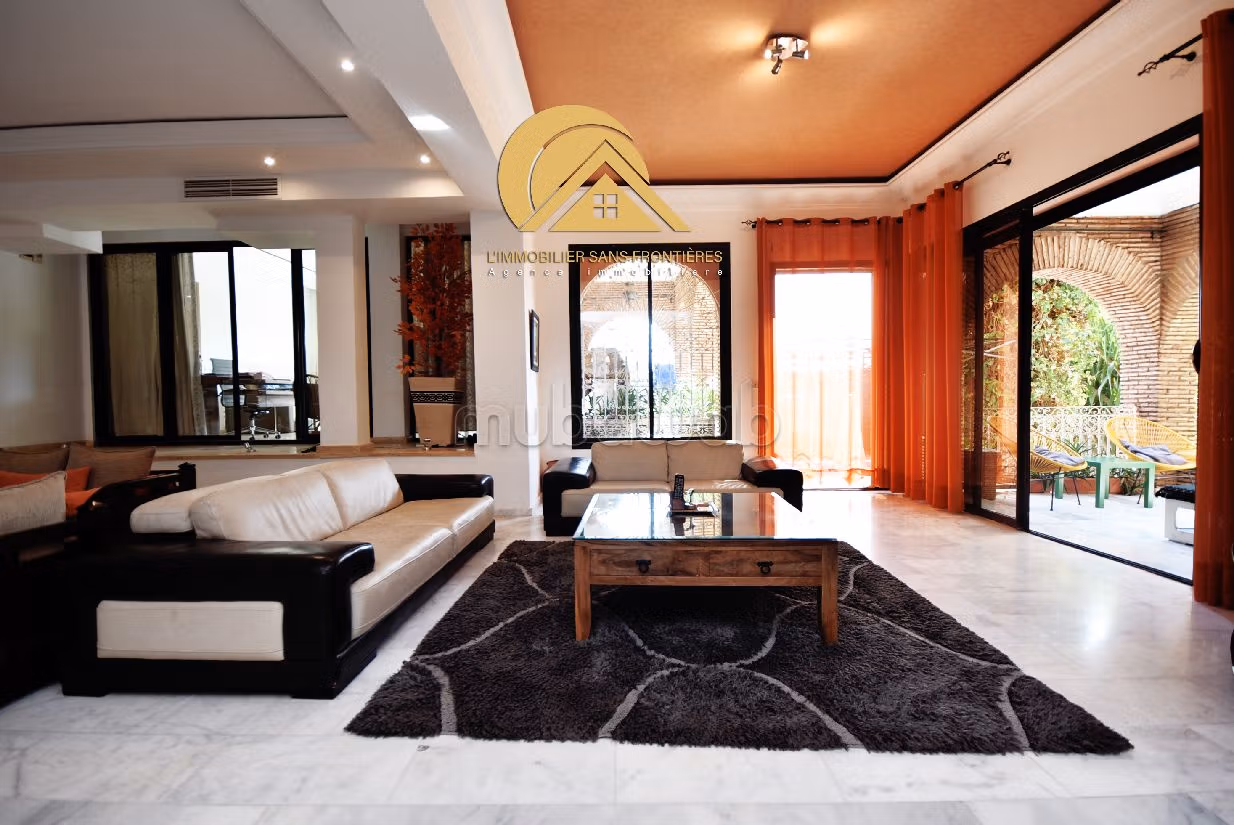 Luxury home for sale in Hay Targa. Surface area 1010 m². Storage unit