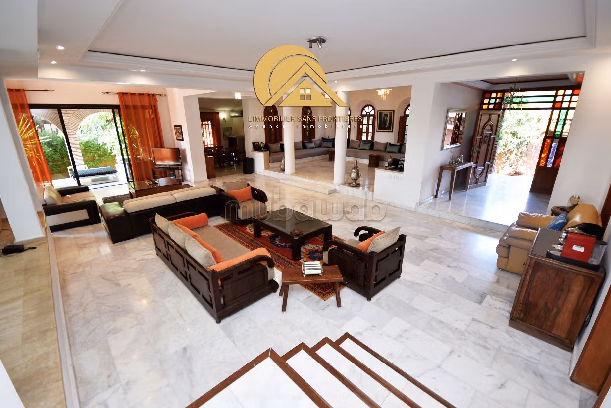 Luxury home for sale in Hay Targa. Surface area 1010 m². Storage unit