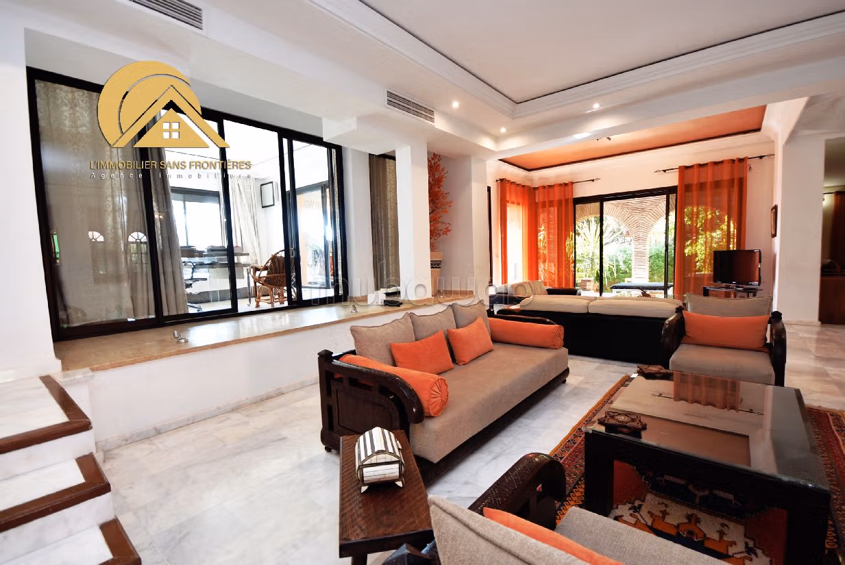 Luxury home for sale in Hay Targa. Surface area 1010 m². Storage unit