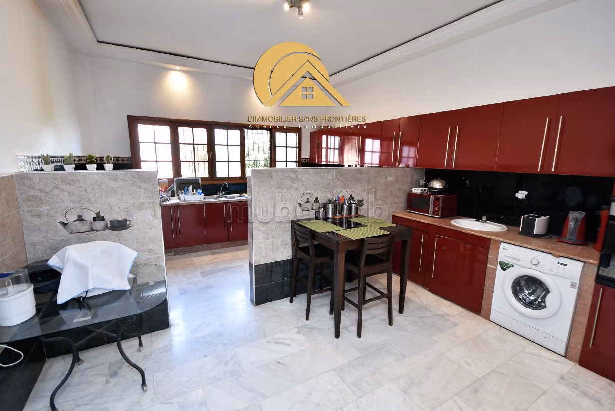 Luxury home for sale in Hay Targa. Surface area 1010 m². Storage unit