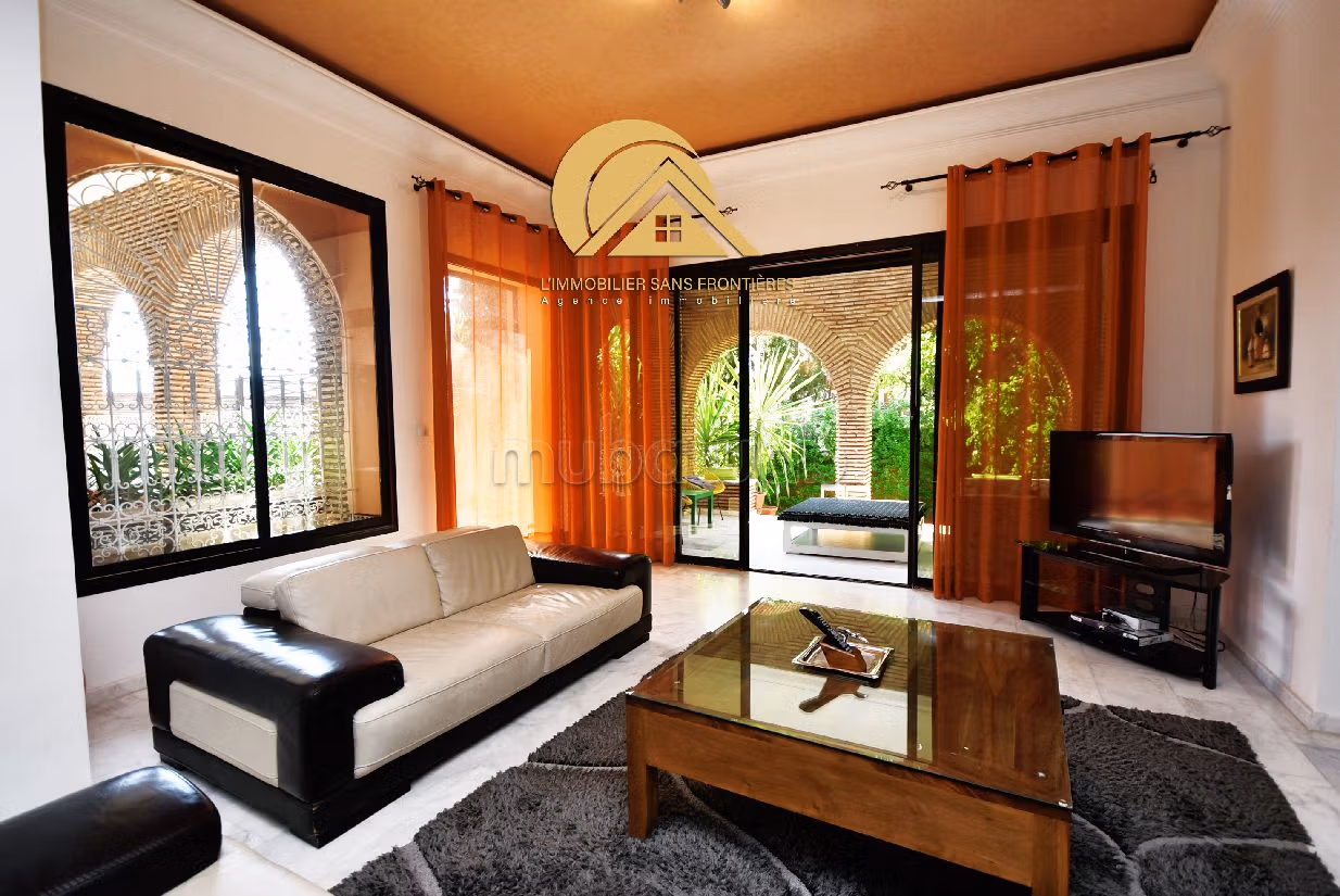 Luxury home for sale in Hay Targa. Surface area 1010 m². Storage unit