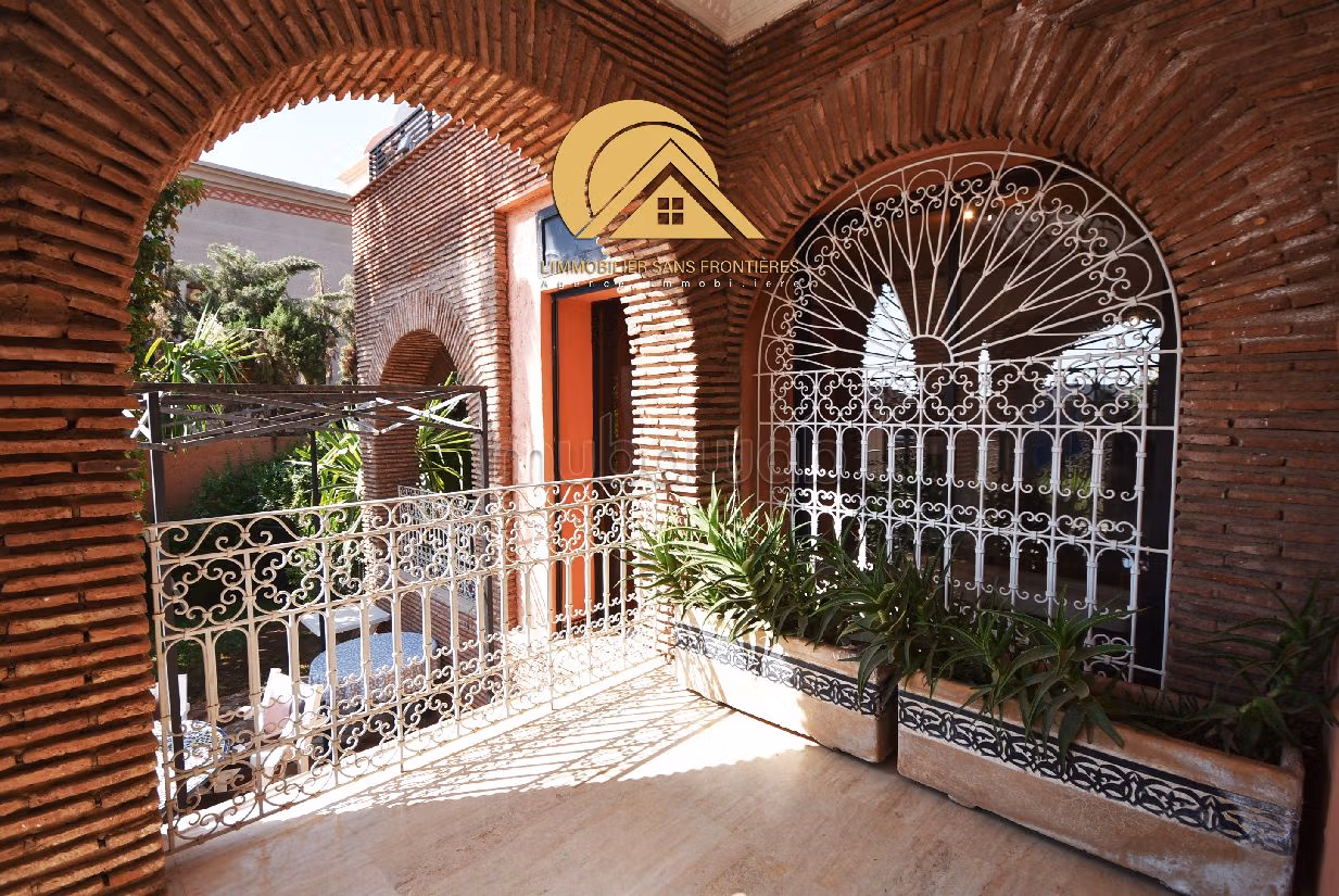 Luxury home for sale in Hay Targa. Surface area 1010 m². Storage unit