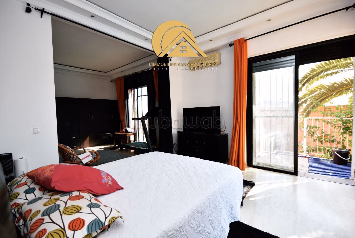 Luxury home for sale in Hay Targa. Surface area 1010 m². Storage unit