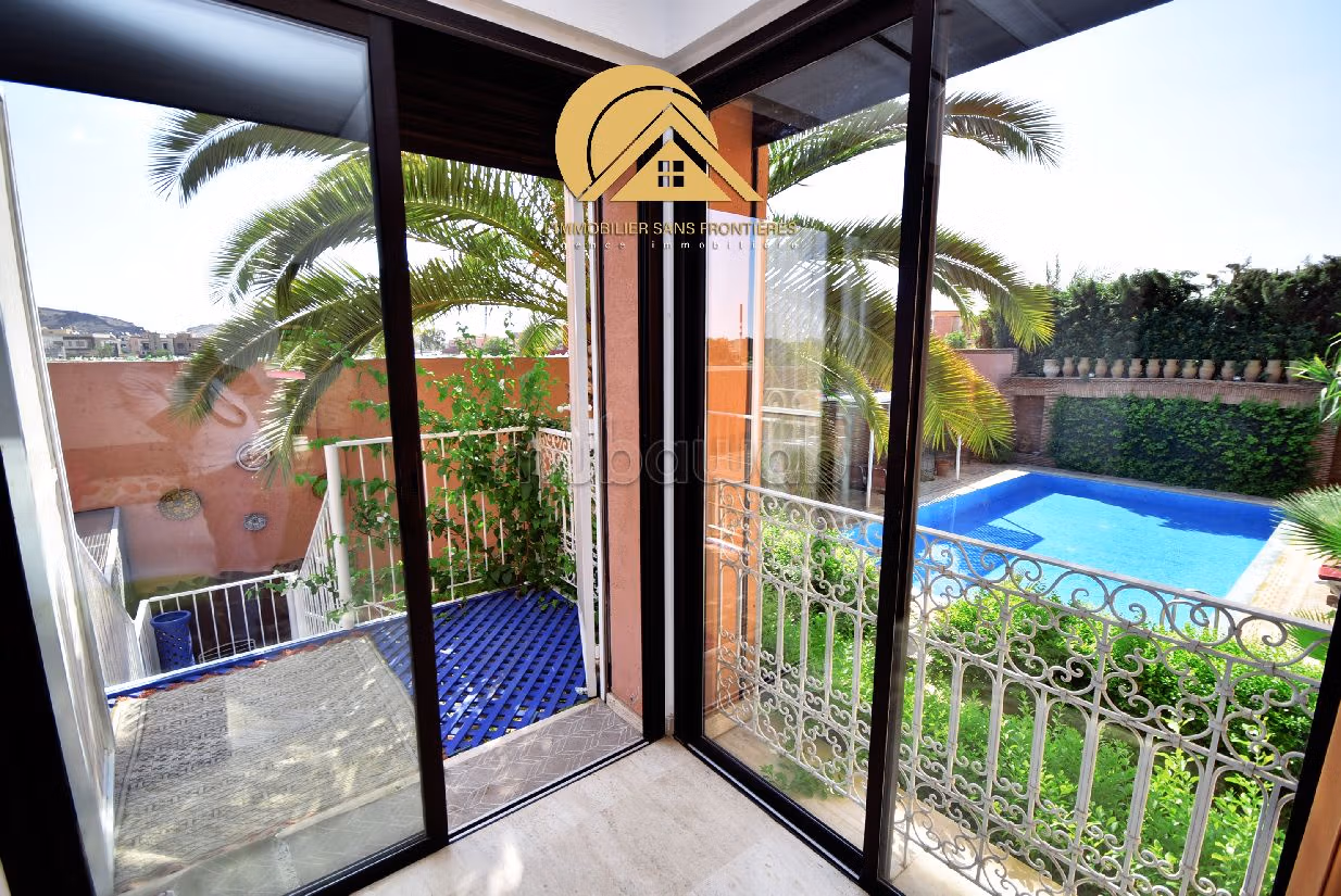 Luxury home for sale in Hay Targa. Surface area 1010 m². Storage unit