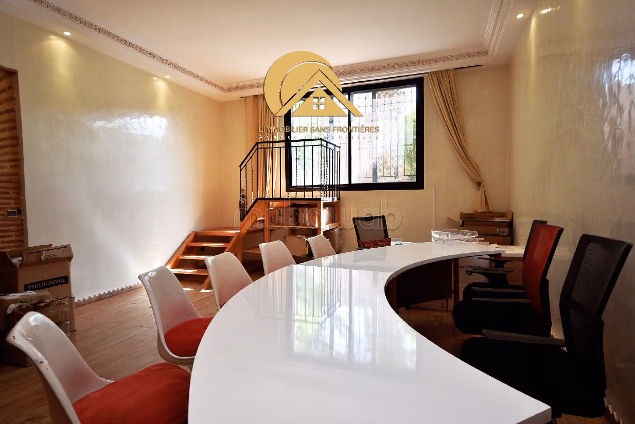 Luxury home for sale in Hay Targa. Surface area 1010 m². Storage unit