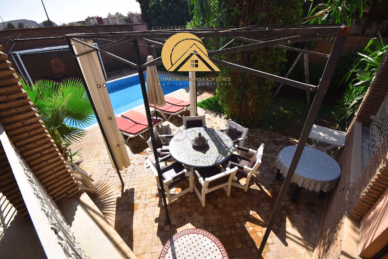 Luxury home for sale in Hay Targa. Surface area 1010 m². Storage unit