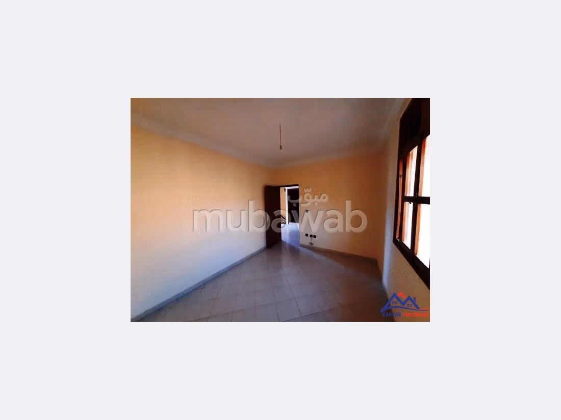 Meravigliosa villa in affitto. 5 camere. Posto auto e terrazzo. 