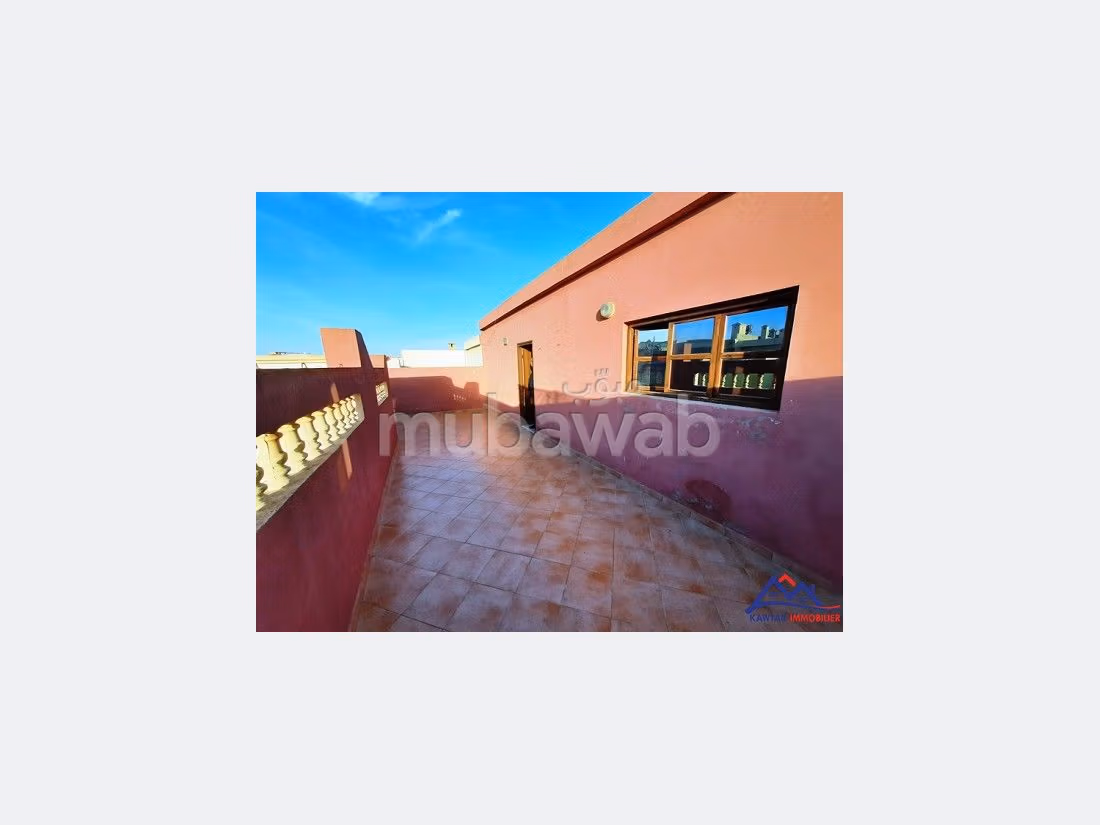 Meravigliosa villa in affitto. 5 camere. Posto auto e terrazzo. 