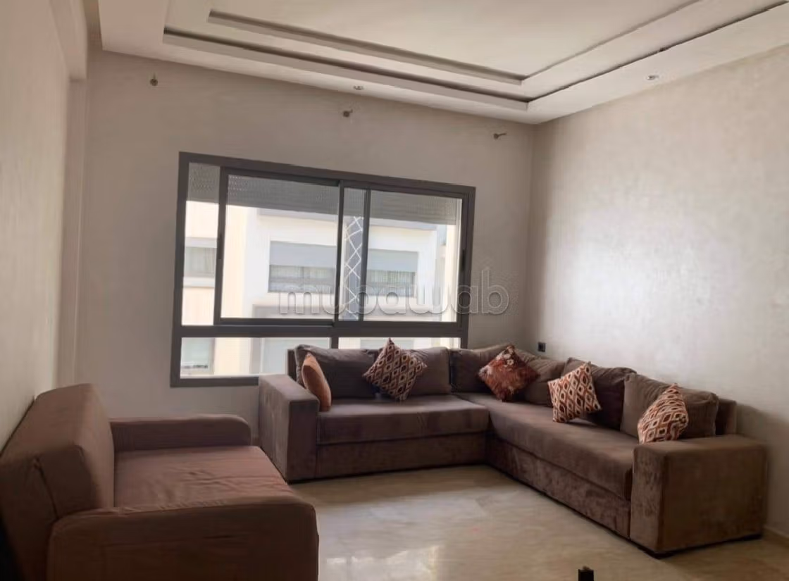 Appartamento in affitto a Bourgogne Ouest. Superficie totale 80 m². Giardino e terrazzo. 