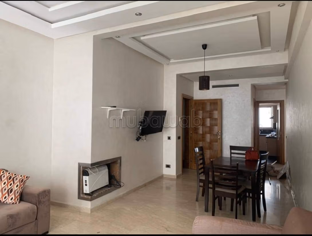 Appartamento in affitto a Bourgogne Ouest. Superficie totale 80 m². Giardino e terrazzo. 