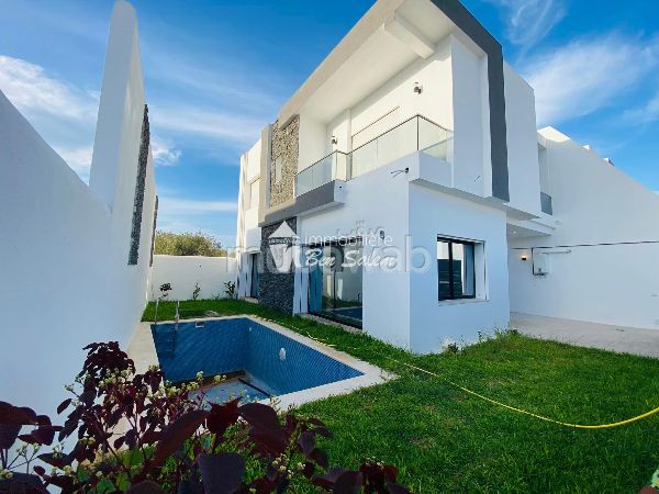 Vendita villa di lusso a Hammamet Sud. Superficie totale 180 m². Porta blindata e riscaldamento. 