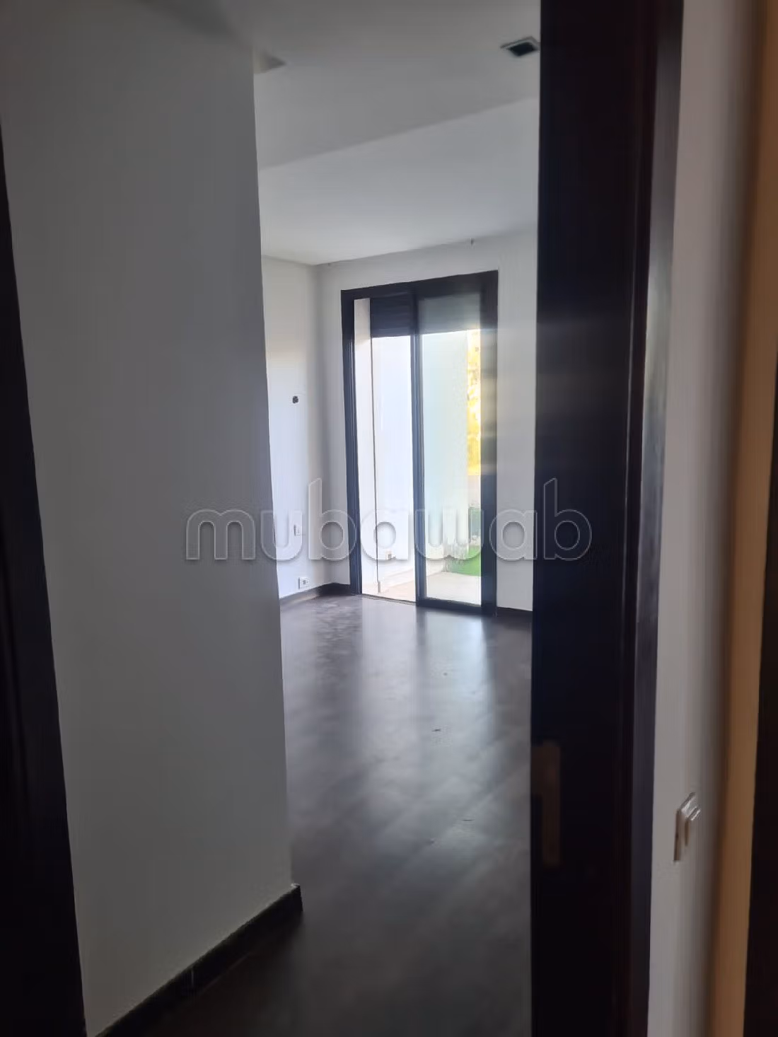 Appartementen huren. Oppervlakte 200 m². Zwembad en open haard. 