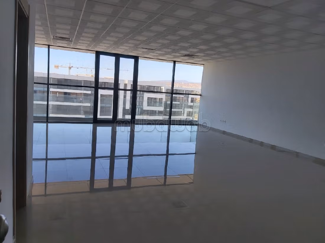 Oficinas en venta en Founti. Dimensión 83 m². Parking y ascensor. 