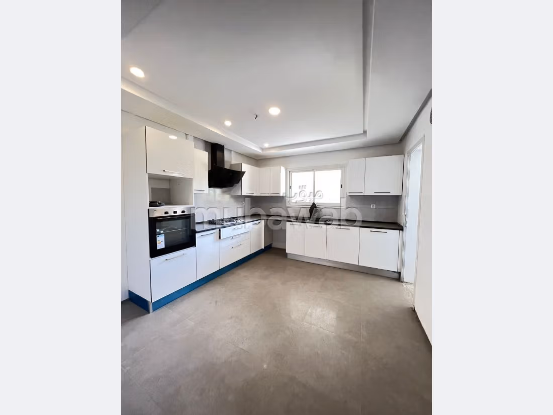 Apartment for sale in La Soukra. Large area 124 m². caretaker service available, General air conditioning. 