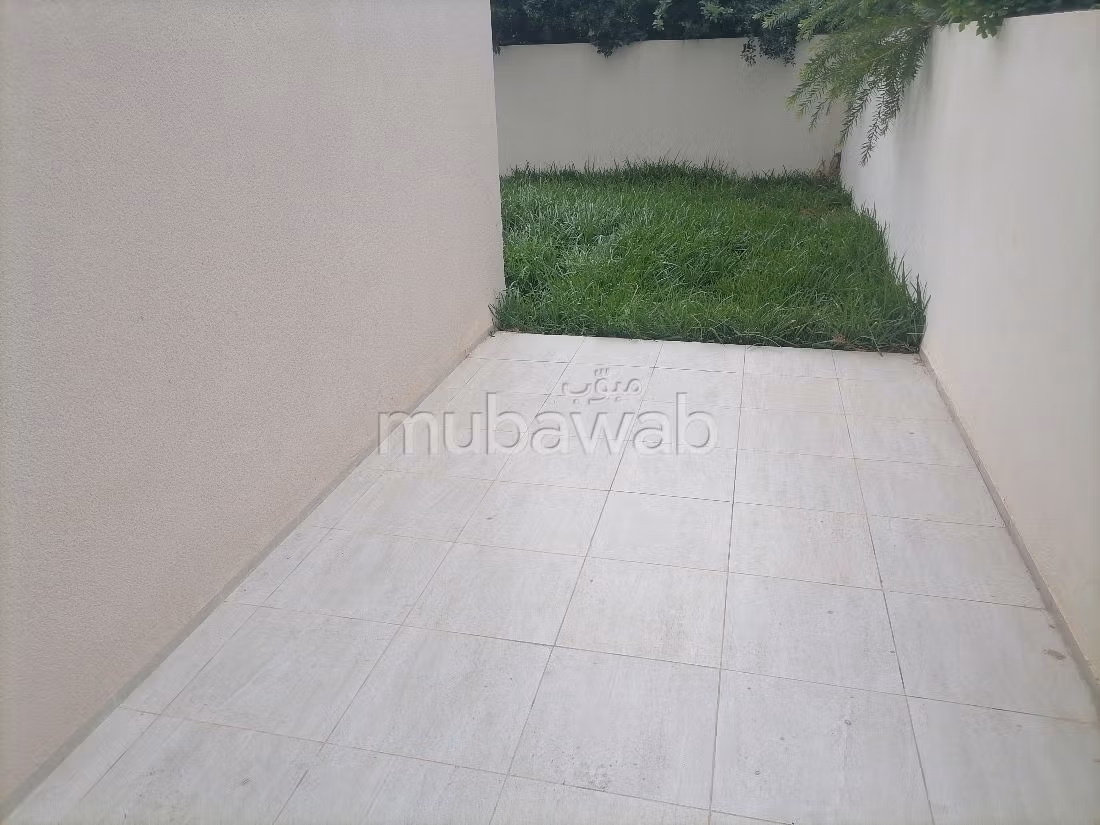 Apartment for sale in La Soukra. Large area 124 m². caretaker service available, General air conditioning. 
