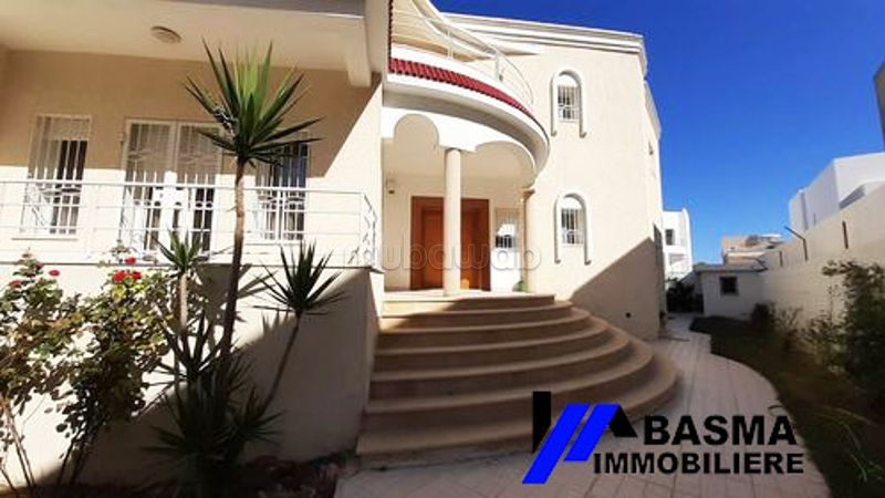 Luxury home for sale in Skanes. 8 large rooms. Secured door, Enclosed residence. 