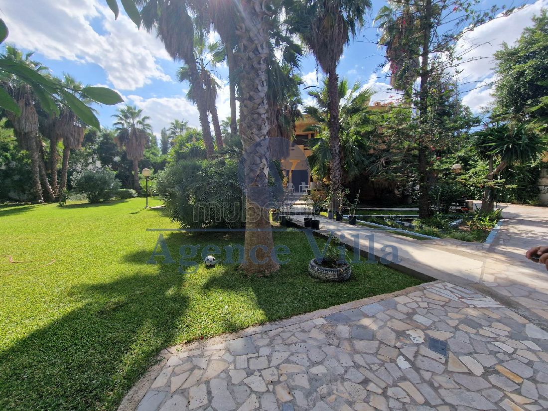 A vendre une grande villa a la soukra