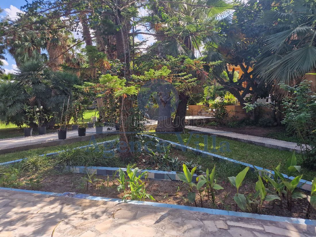 A vendre une grande villa a la soukra