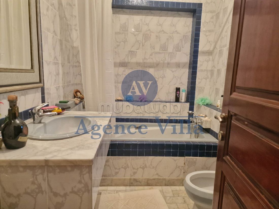 A vendre une grande villa a la soukra