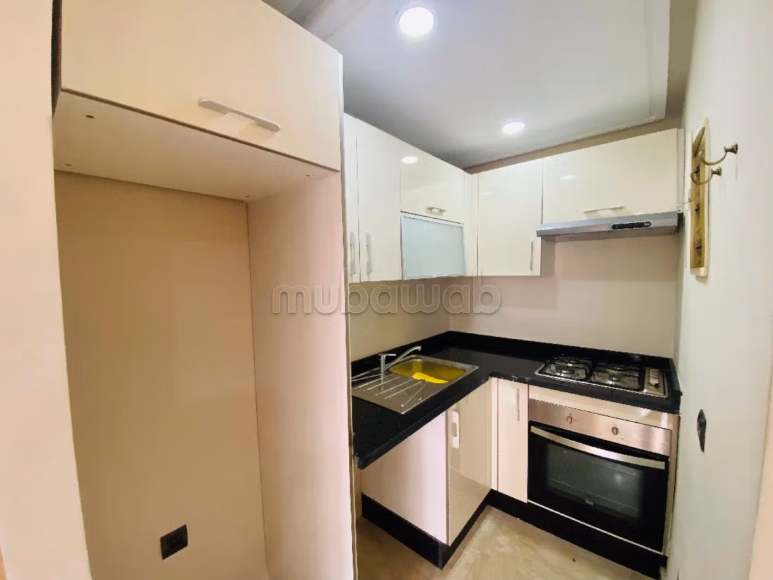 Location de bureaux à Bourgogne Ouest. Superficie 74 m². Avec ascenseur