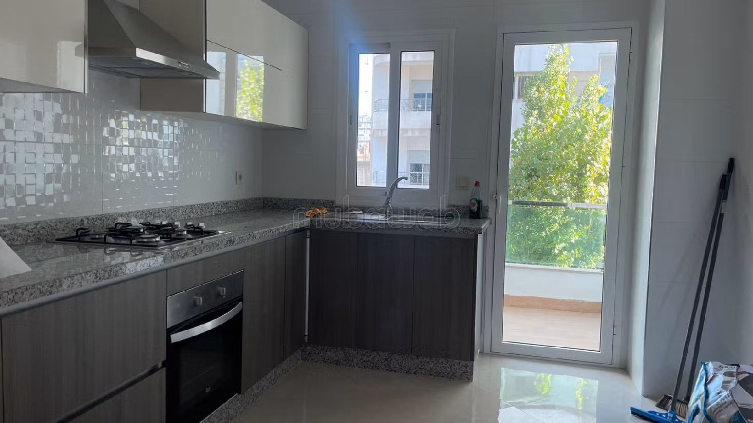 Piso en alquiler en Centre. 4 habitaciones confortables. Amueblado. 