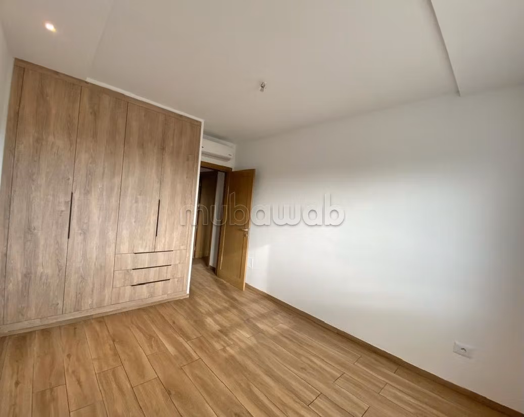 Apartment for sale in Les Jardins de Carthage. Area of 172 m². Parking spaces and terrace