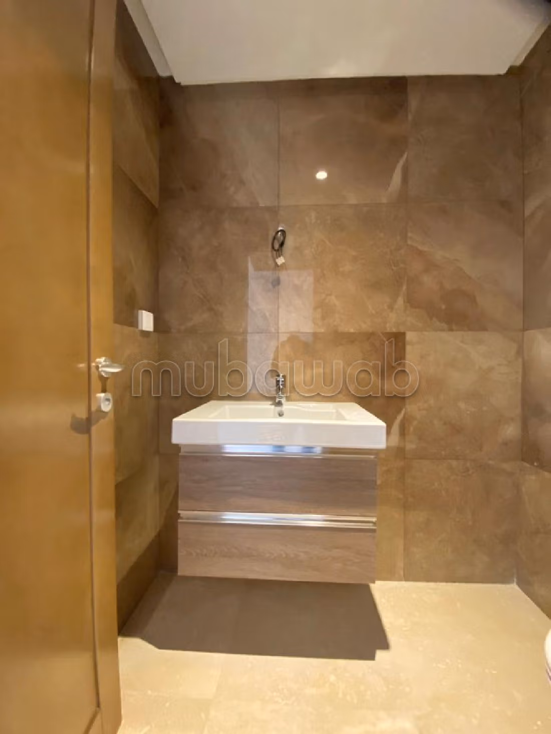 Apartment for sale in Les Jardins de Carthage. Area of 172 m². Parking spaces and terrace
