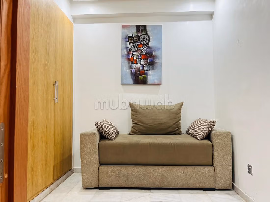 Appartement de vacances à louer à Guéliz. Surface totale 120 m². Places de stationnement et terrasse.