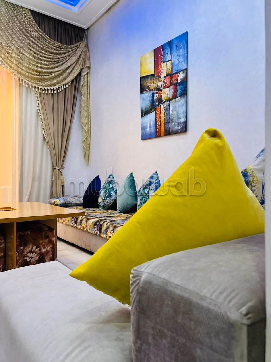 Appartement de vacances à louer à Guéliz. Surface totale 120 m². Places de stationnement et terrasse.