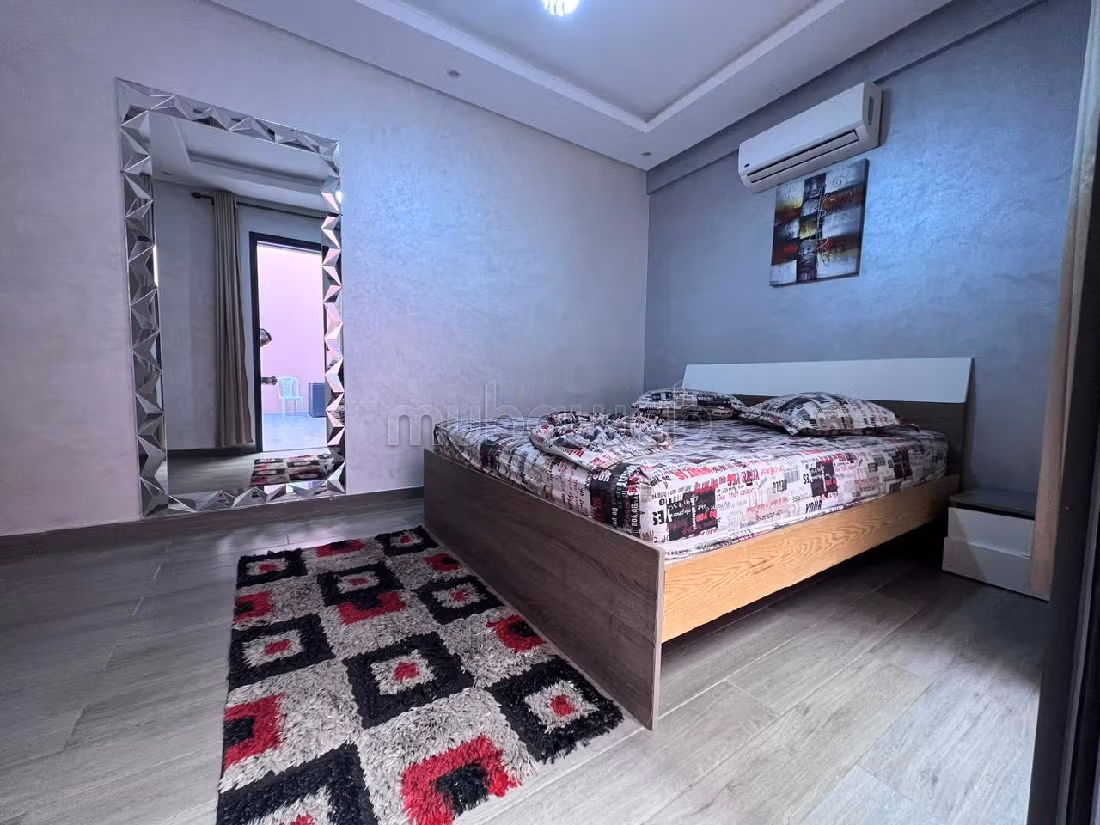 Appartement de vacances à louer à Guéliz. Surface totale 120 m². Places de stationnement et terrasse.