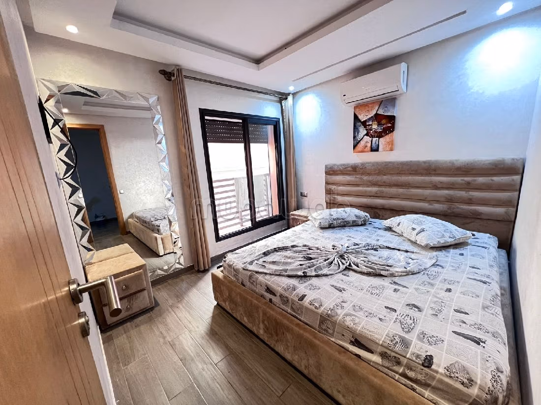 Appartement de vacances à louer à Guéliz. Surface totale 120 m². Places de stationnement et terrasse.