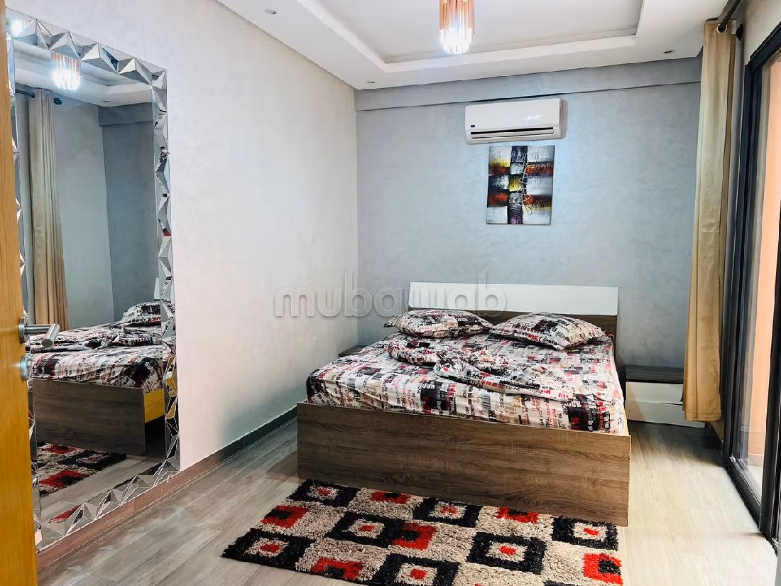 Appartement de vacances à louer à Guéliz. Surface totale 120 m². Places de stationnement et terrasse.