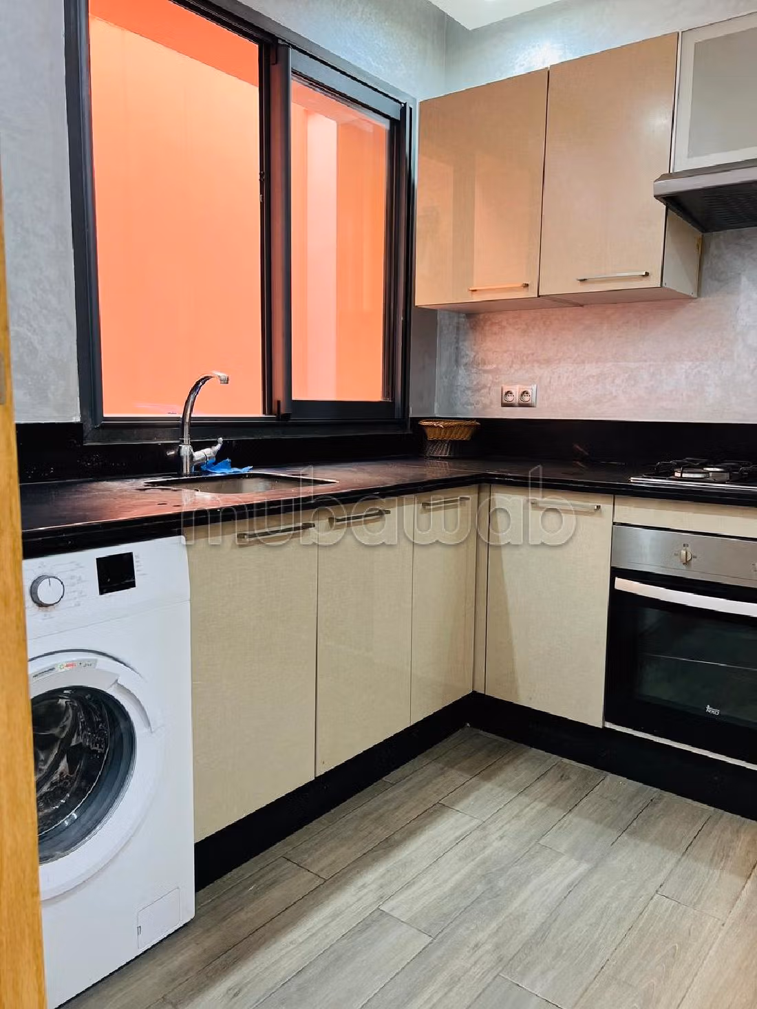 Appartement de vacances à louer à Guéliz. Surface totale 120 m². Places de stationnement et terrasse.