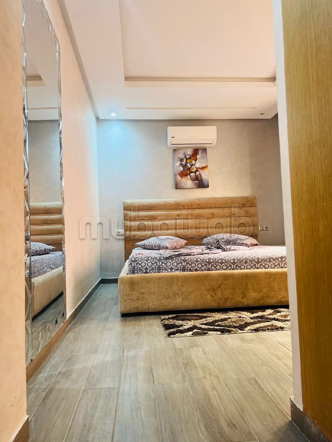 Appartement de vacances à louer à Guéliz. Surface totale 120 m². Places de stationnement et terrasse.