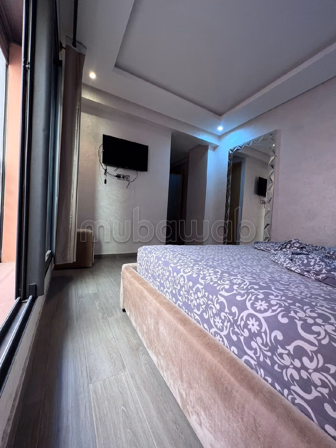 Appartement de vacances à louer à Guéliz. Surface totale 120 m². Places de stationnement et terrasse.