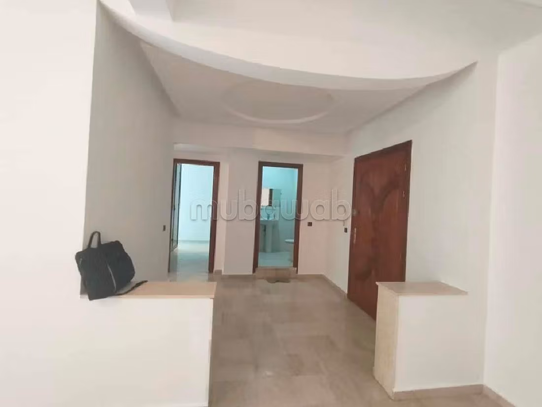 Bonito piso en alquiler en Maârif Extension. 3 habitaciones grandes. Sistema de antena parabólica y residencia segura