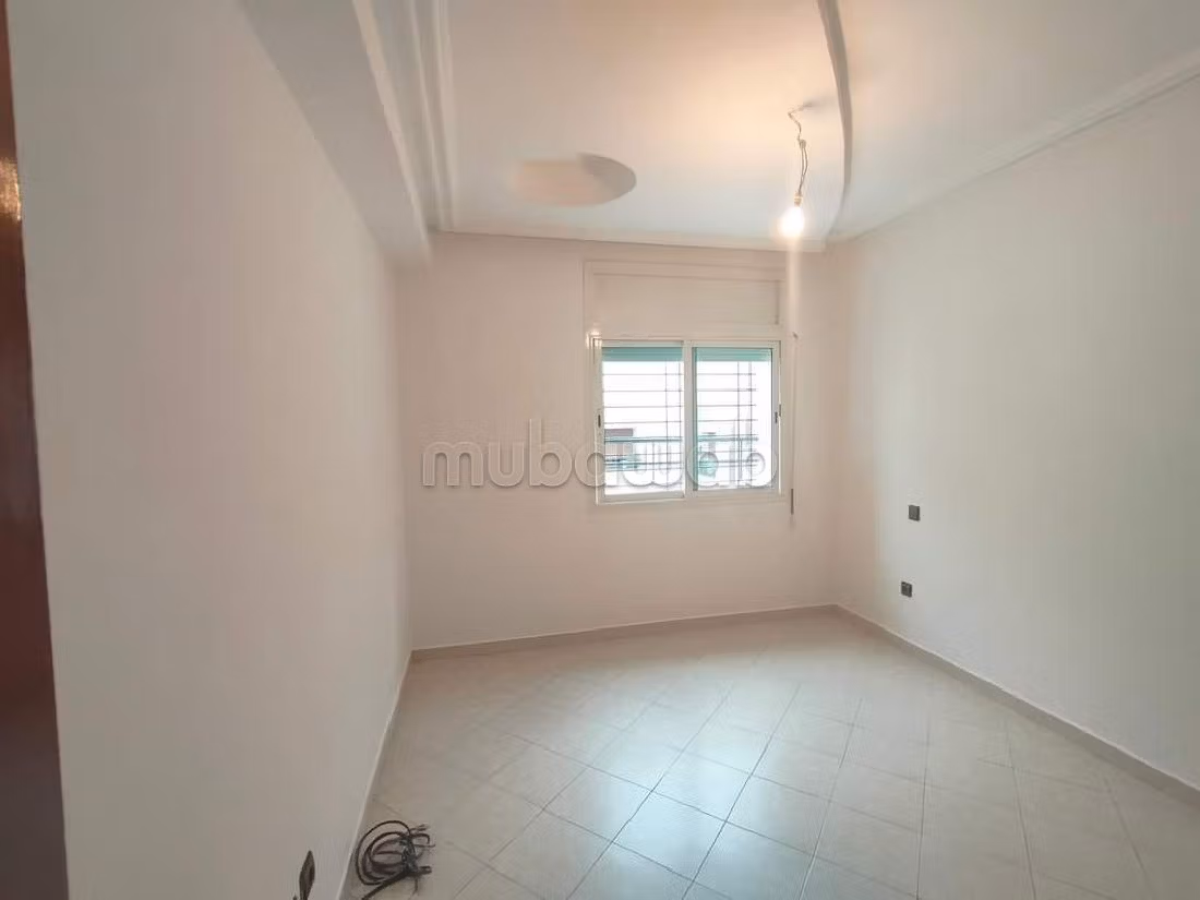 Bonito piso en alquiler en Maârif Extension. 3 habitaciones grandes. Sistema de antena parabólica y residencia segura