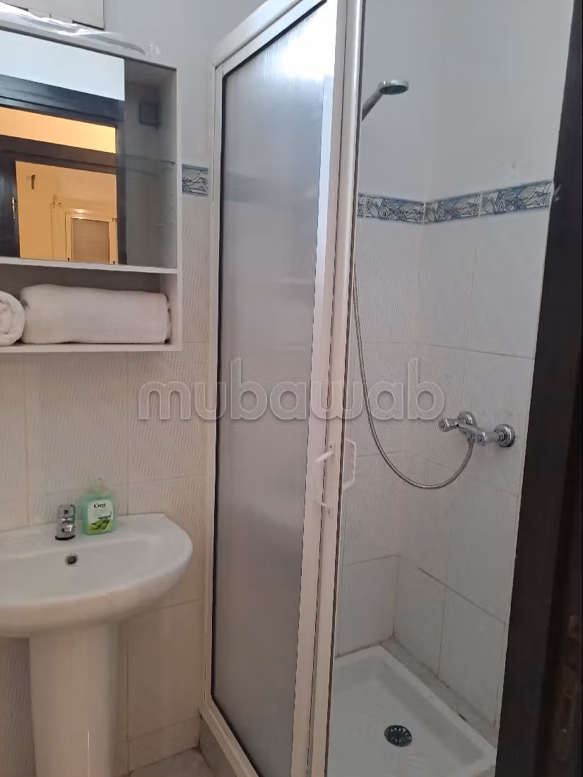 Piso en venta en Cité Adrar. 2 bonitas habitaciones. con muebles.