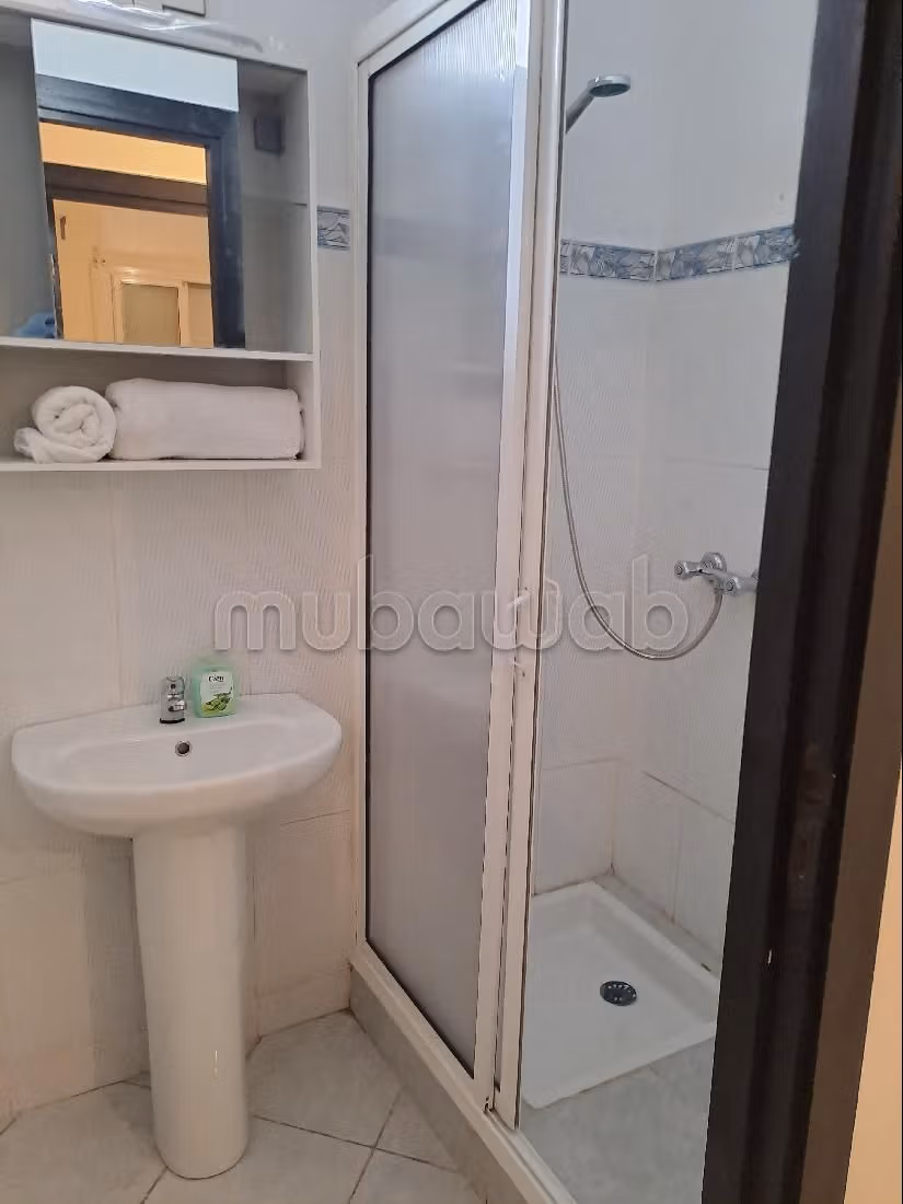 Piso en venta en Cité Adrar. 2 bonitas habitaciones. con muebles.