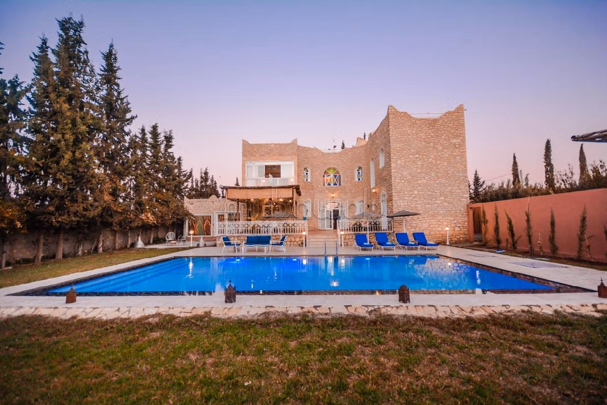 Luxury villas & houses for rent in Ounagha. Total area 4000 m². Carpark, Balcony
