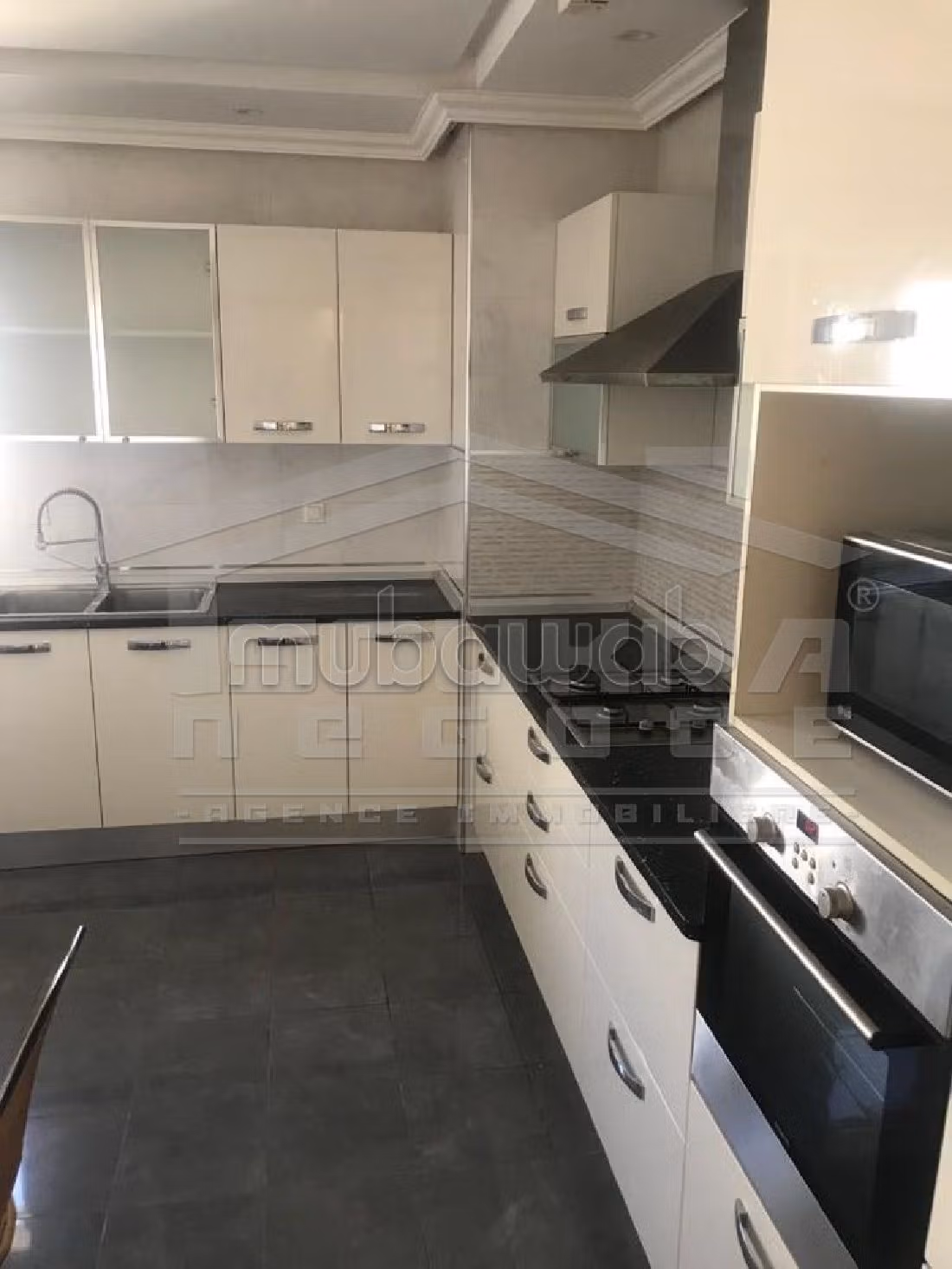 A louer un appartement S3 aux berges du lac2