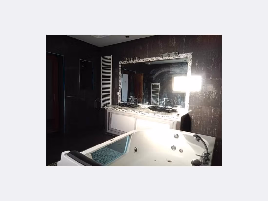 À louer villa avec piscine à Ain Zaghouan Nord